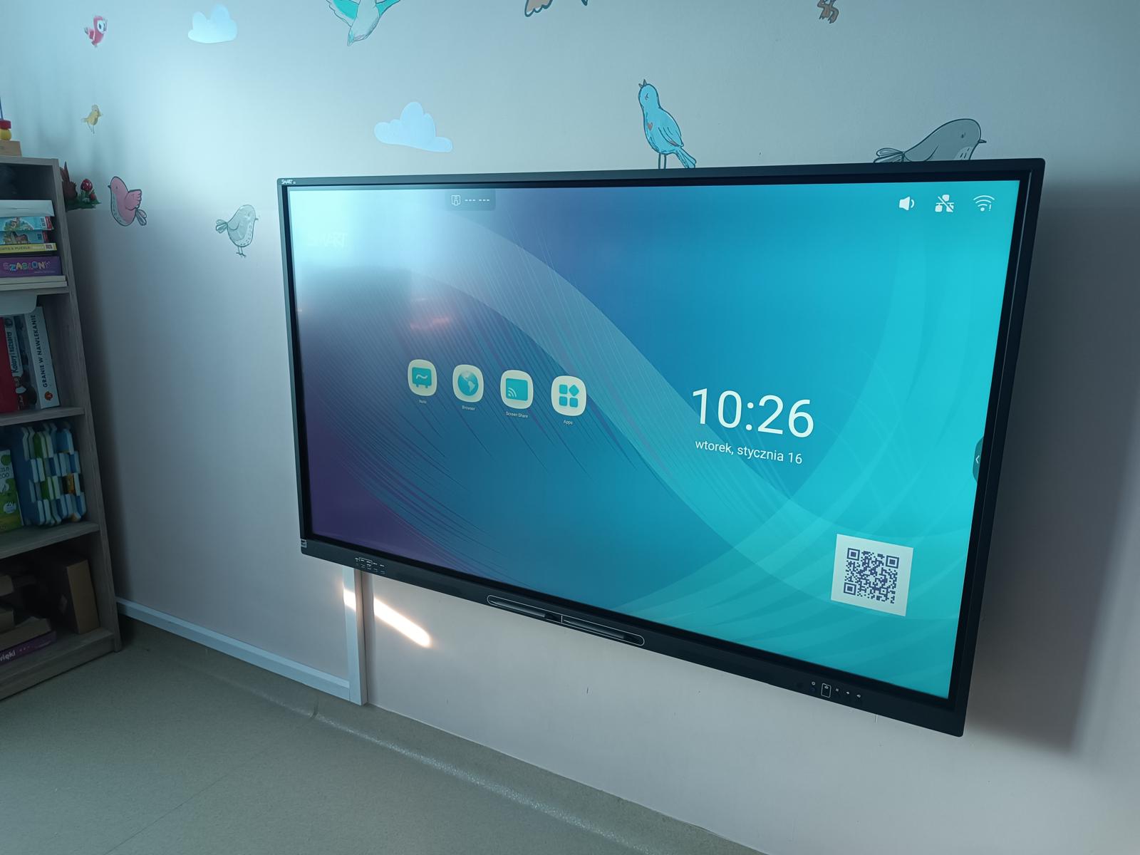 Instalacja monitora interaktywnego w sali edukacyjnej – Warszawa